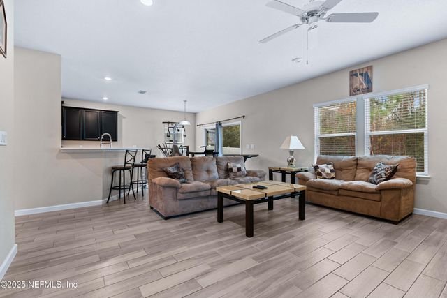 15815 DOUGLAS LAKE Drive, Jacksonville, FL 32218