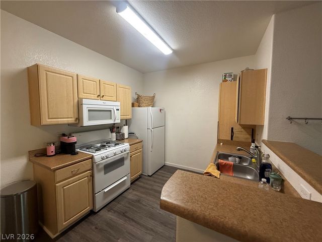 8250 North Grand Canyon Drive 2155, Las Vegas, NV 89166