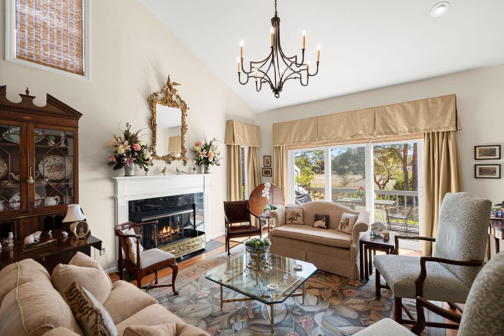 Image 11 of property listing at 610 Harbor Creek Place Unit 5, Charleston, SC 29412