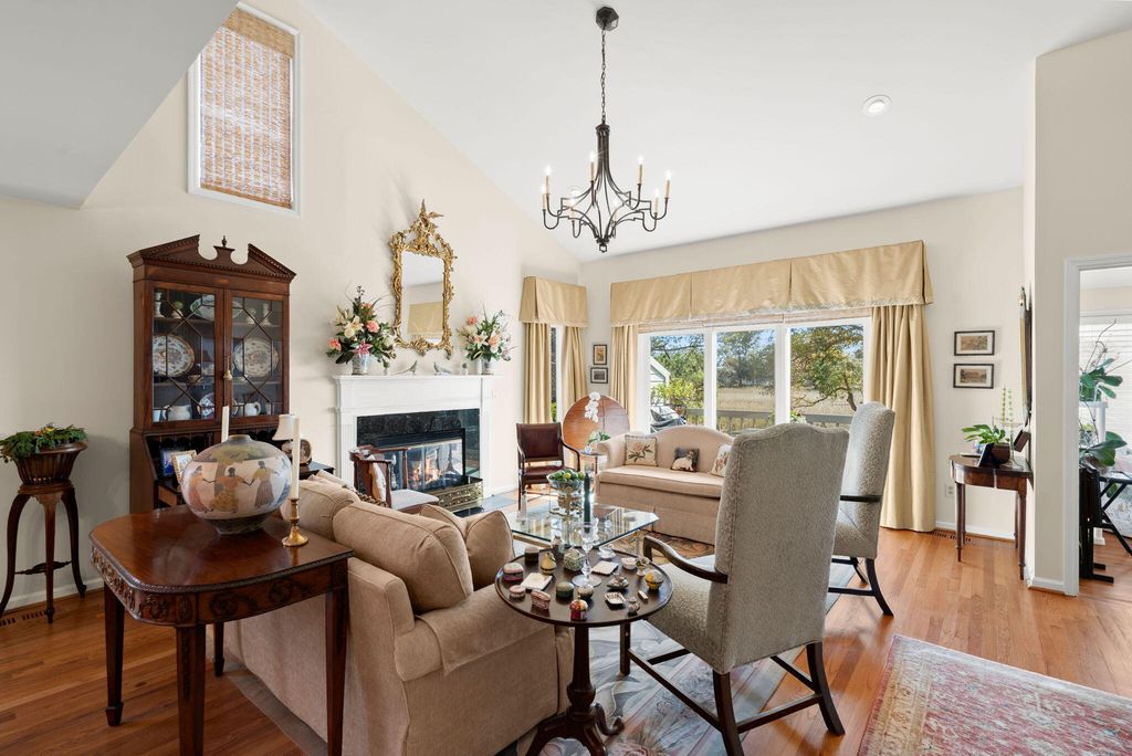 Image 12 of property listing at 610 Harbor Creek Place Unit 5, Charleston, SC 29412