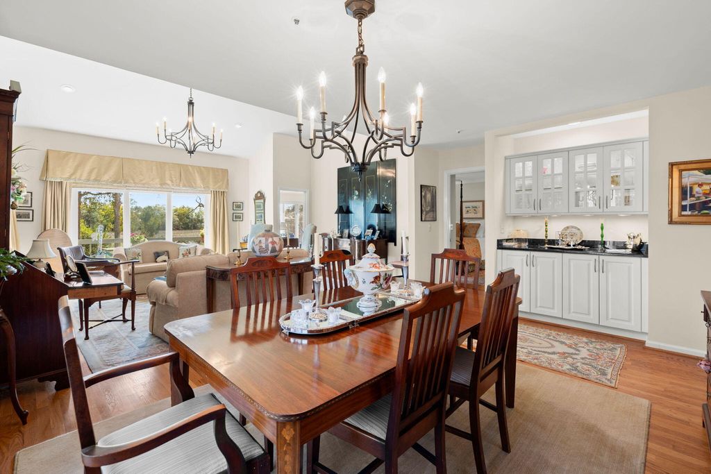 Image 16 of property listing at 610 Harbor Creek Place Unit 5, Charleston, SC 29412