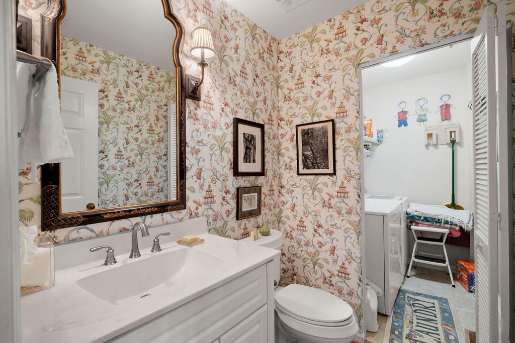 Image 18 of property listing at 610 Harbor Creek Place Unit 5, Charleston, SC 29412