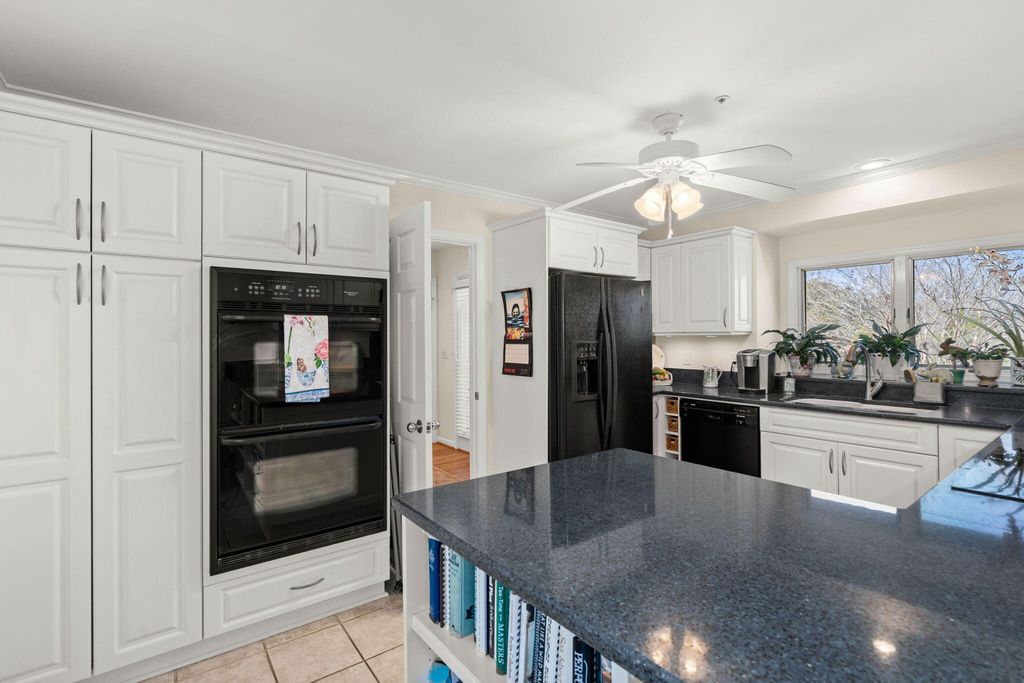 Image 19 of property listing at 610 Harbor Creek Place Unit 5, Charleston, SC 29412