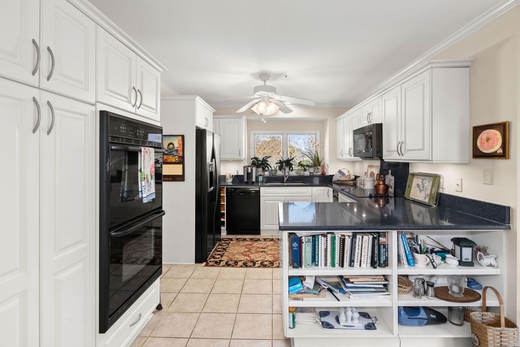 Image 23 of property listing at 610 Harbor Creek Place Unit 5, Charleston, SC 29412