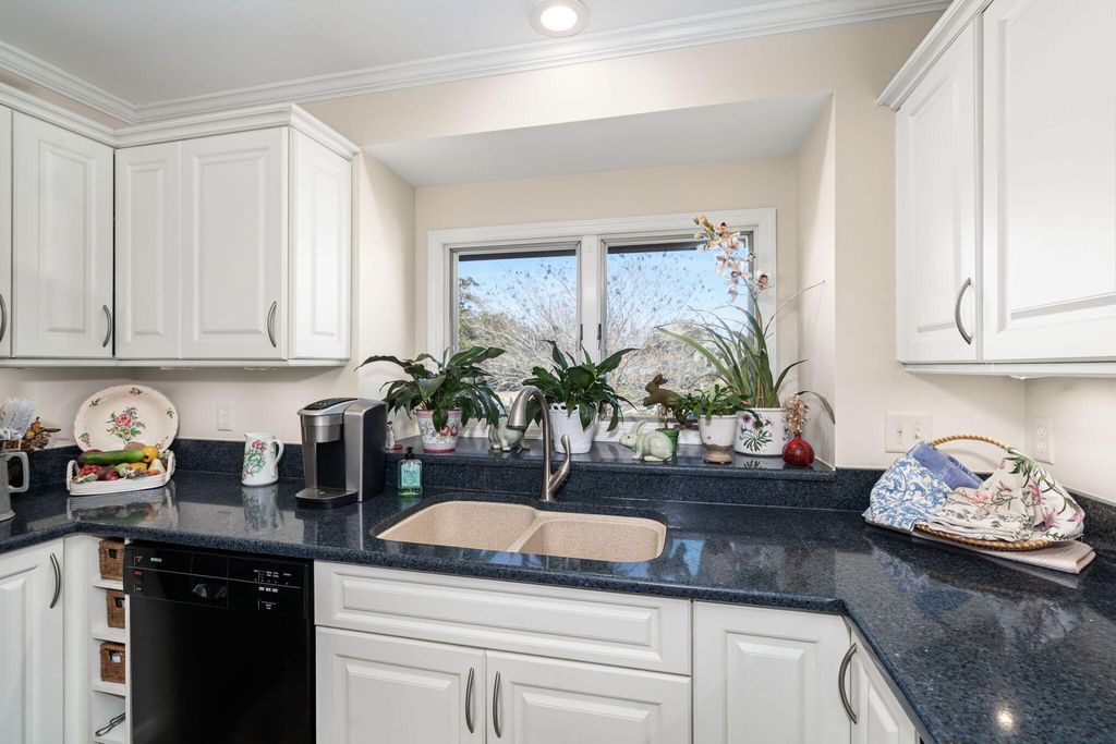 Image 24 of property listing at 610 Harbor Creek Place Unit 5, Charleston, SC 29412