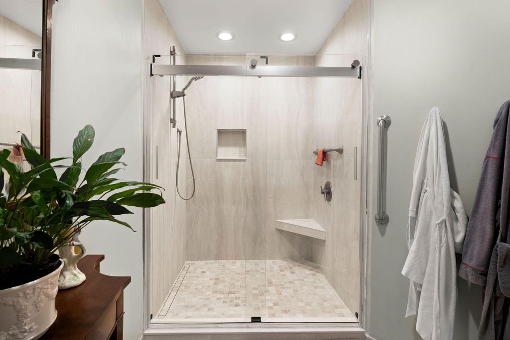 Image 29 of property listing at 610 Harbor Creek Place Unit 5, Charleston, SC 29412