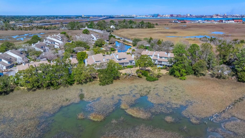 Image 3 of property listing at 610 Harbor Creek Place Unit 5, Charleston, SC 29412