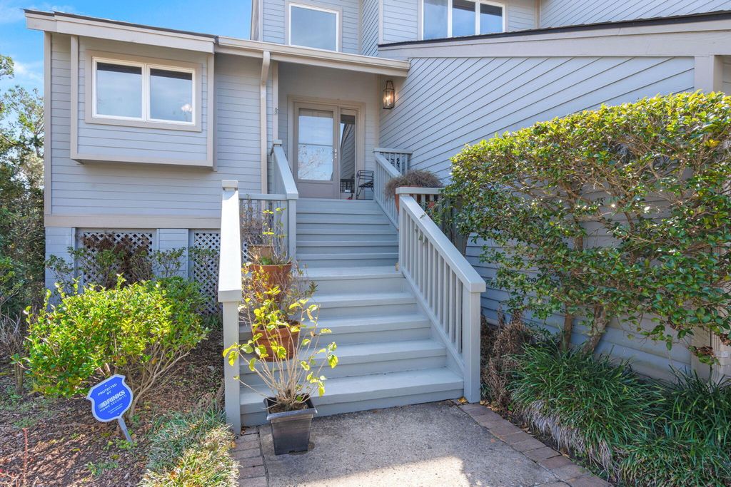 Image 5 of property listing at 610 Harbor Creek Place Unit 5, Charleston, SC 29412