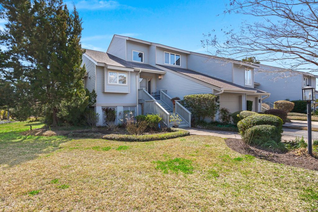 Image 7 of property listing at 610 Harbor Creek Place Unit 5, Charleston, SC 29412