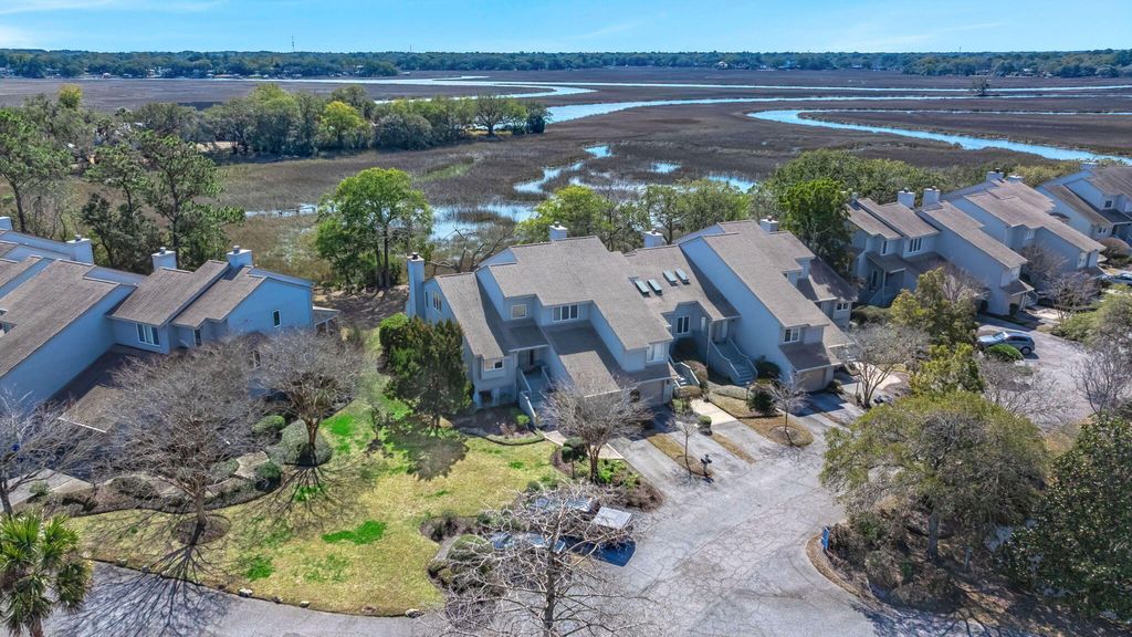 Image 8 of property listing at 610 Harbor Creek Place Unit 5, Charleston, SC 29412