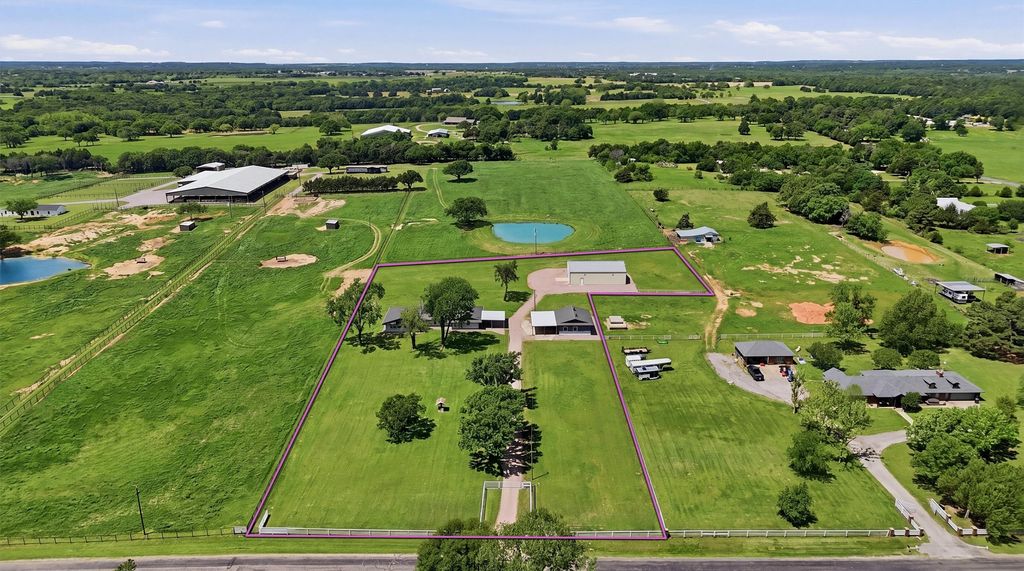 1861 Roland Road, Whitesboro, TX 76273
