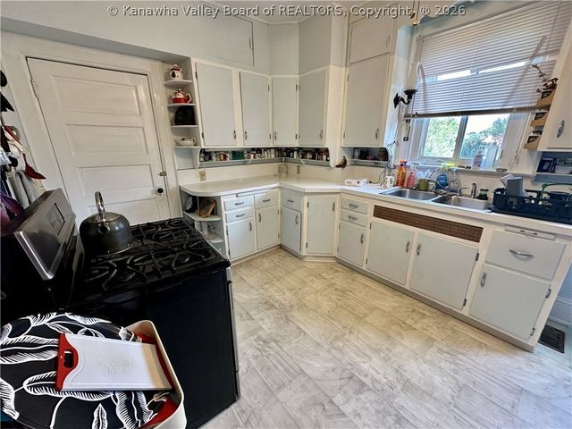 2312 Kanawha Terrace, St Albans, WV 25177