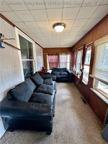 2312 Kanawha Terrace, St Albans, WV 25177