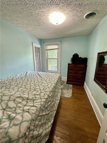 2312 Kanawha Terrace, St Albans, WV 25177