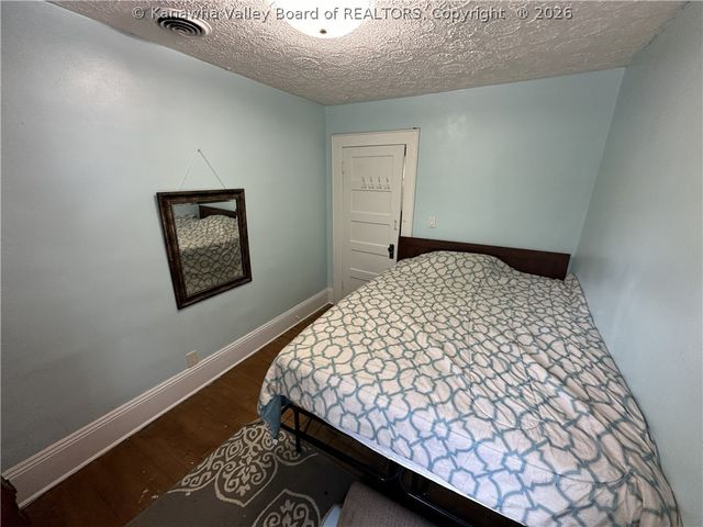 2312 Kanawha Terrace, St Albans, WV 25177