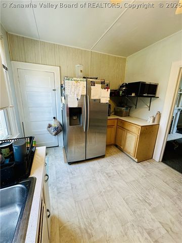 2312 Kanawha Terrace, St Albans, WV 25177