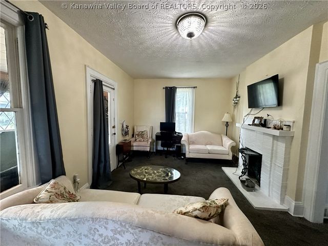 2312 Kanawha Terrace, St Albans, WV 25177