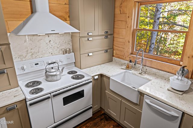 3870 Saddle Brook Way, Sevierville, TN 37862