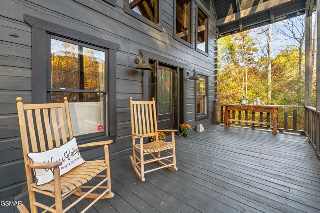 3870 Saddle Brook Way, Sevierville, TN 37862