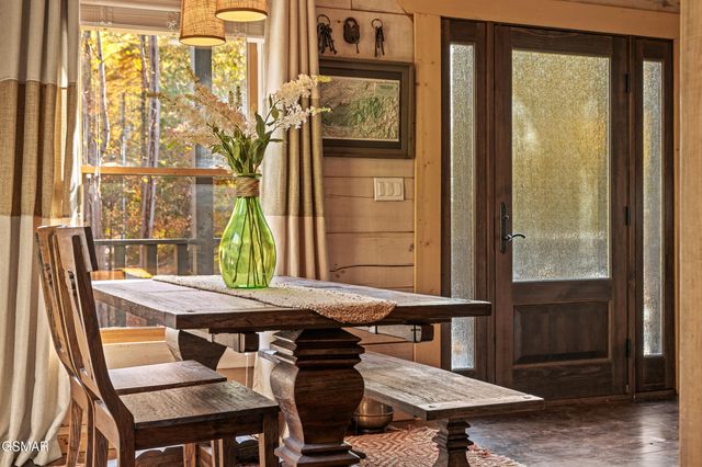 3870 Saddle Brook Way, Sevierville, TN 37862