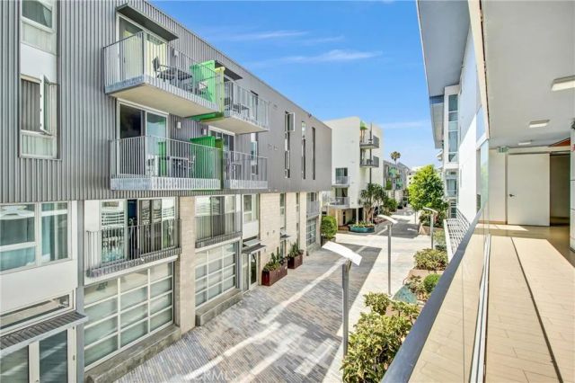 1705 Ocean Avenue 210, Santa Monica, CA 90401