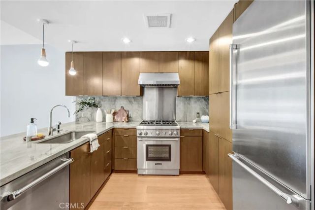 1705 Ocean Avenue 210, Santa Monica, CA 90401