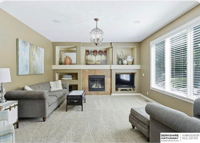 1521 S 195th Circle, Omaha, NE 68130