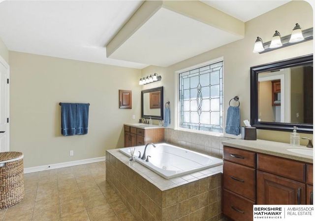 1521 S 195th Circle, Omaha, NE 68130
