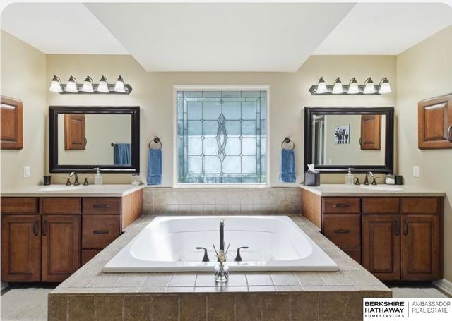 1521 S 195th Circle, Omaha, NE 68130