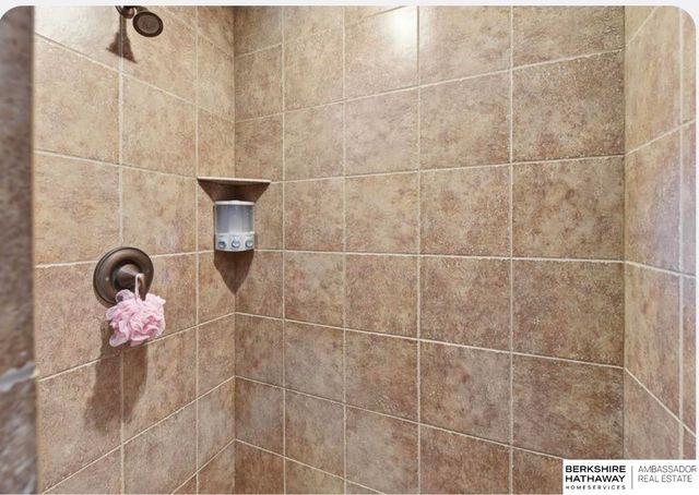 1521 S 195th Circle, Omaha, NE 68130