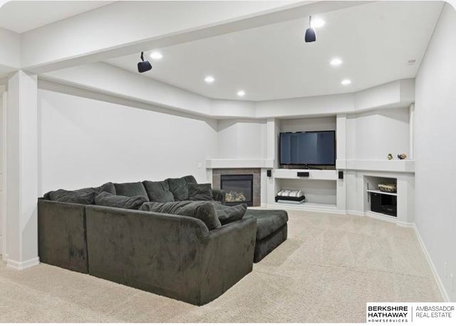 1521 S 195th Circle, Omaha, NE 68130
