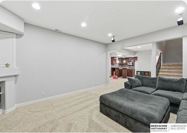 1521 S 195th Circle, Omaha, NE 68130