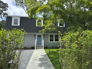 20 Oak Grove Road, Southampton, NY 11968