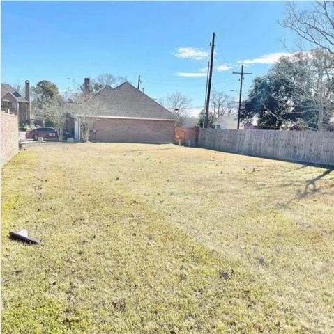 6 Regency Place, Orange, TX 77630