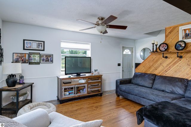 8224 S Schomberg Road, Cedar, MI 49621