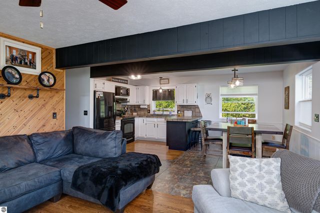 8224 S Schomberg Road, Cedar, MI 49621