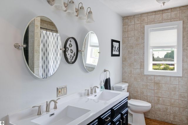 8224 S Schomberg Road, Cedar, MI 49621