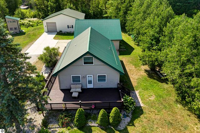 8224 S Schomberg Road, Cedar, MI 49621