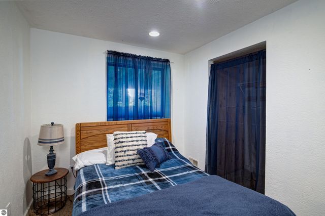 8224 S Schomberg Road, Cedar, MI 49621