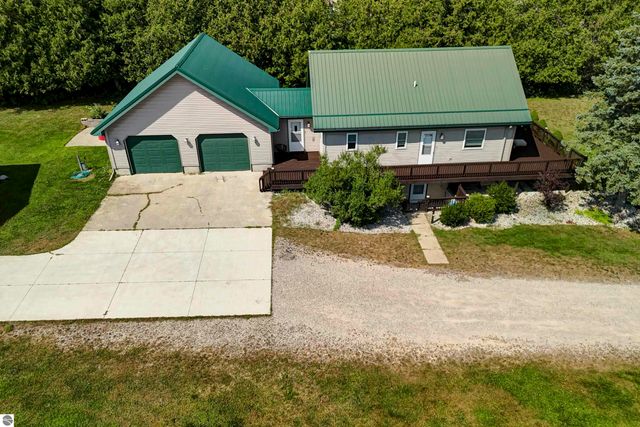 8224 S Schomberg Road, Cedar, MI 49621