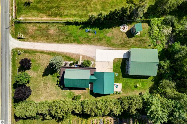 8224 S Schomberg Road, Cedar, MI 49621