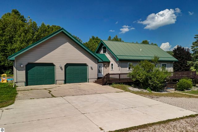 8224 S Schomberg Road, Cedar, MI 49621