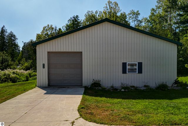 8224 S Schomberg Road, Cedar, MI 49621