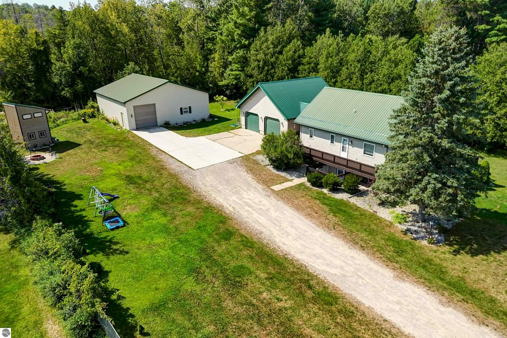 8224 S Schomberg Road, Cedar, MI 49621