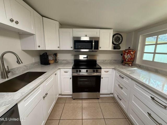 436 State Street, Bay Saint Louis, MS 39520