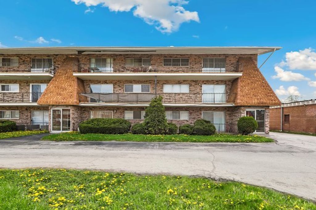 15335 Martin Luther King Jr Drive 21, Dolton, IL 60419