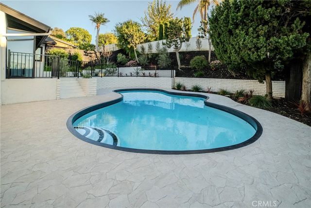 26582 Espalter, Mission Viejo, CA 92691