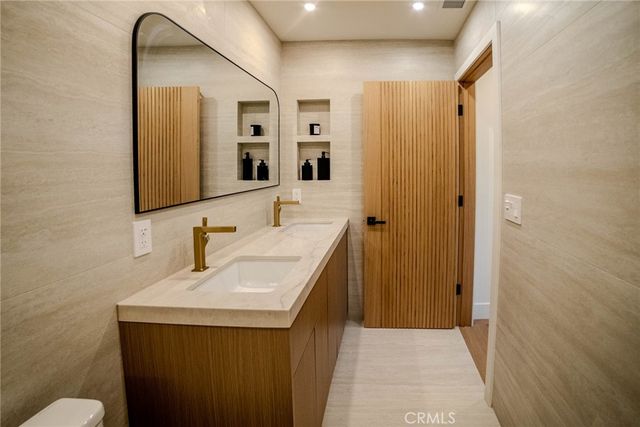 26582 Espalter, Mission Viejo, CA 92691