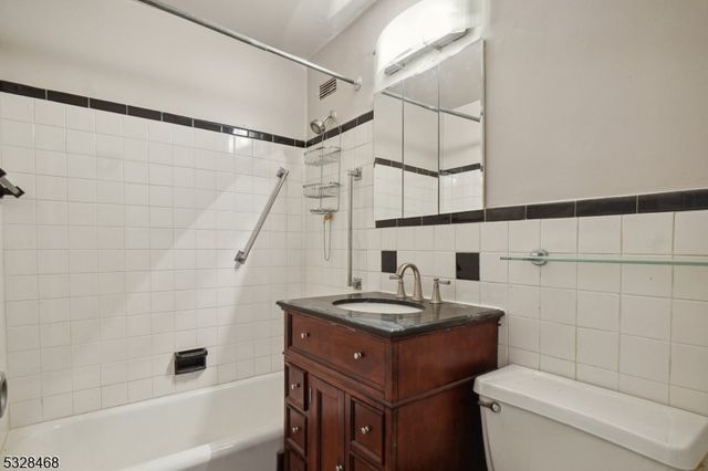 377 S Harrison St 5K, East Orange City, NJ 07018