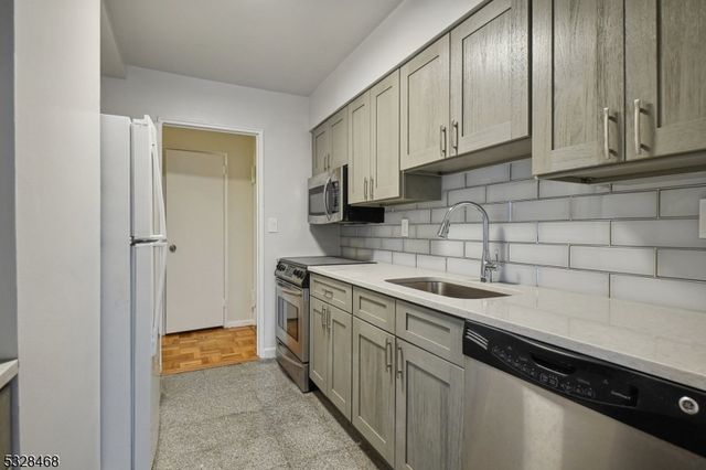 377 S Harrison St 5K, East Orange City, NJ 07018